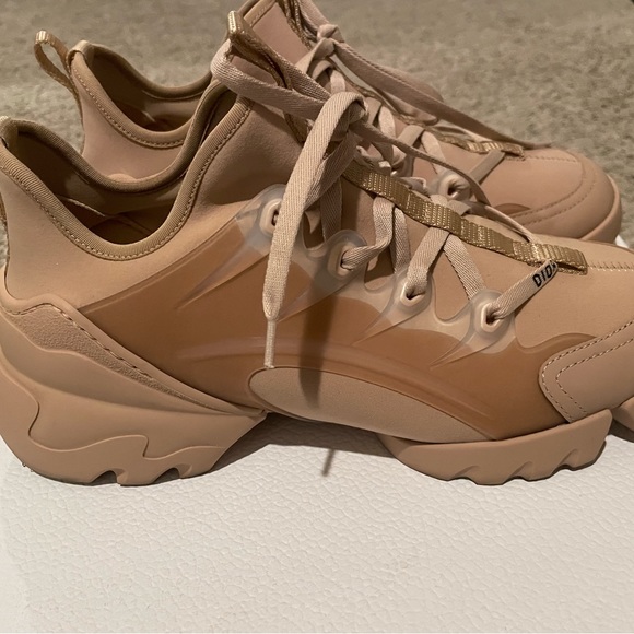 DIOR D-CONNECT SNEAKER
Nude Technical Fabric - Picture 2 of 3
